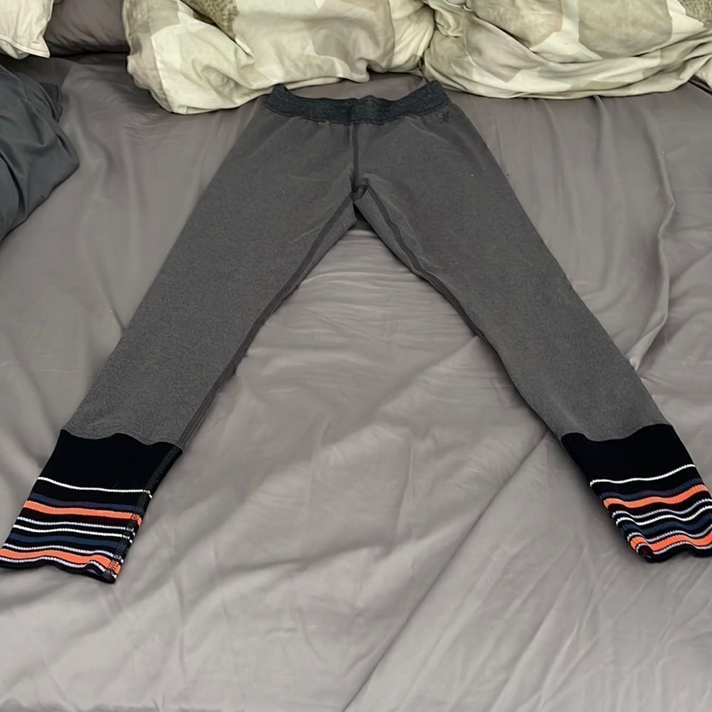 Splendid gray stretch leggings with striped ankle trim size XS
